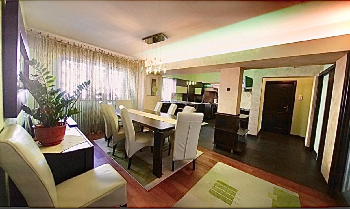 Central Apartment 4 Rooms Braşov Exterior foto